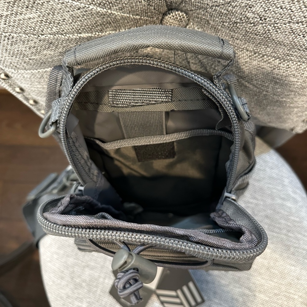 New with Tags East West USA Sling Bag - Picture 11 of 11